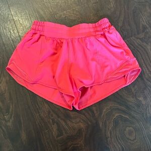 Lululemon Hotty Hot 2.5” Shorts - Size 6